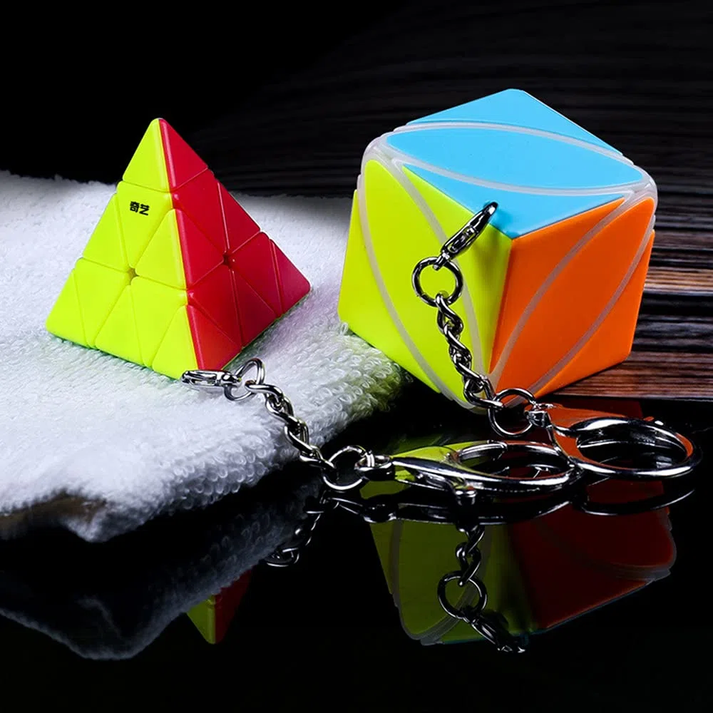 Set di portachiavi con mini cubi: 2 x 2, 3 x 3, 3 x 3 x 3, pane piccolo, ingranaggio 3 x 3, Pyraminx, Ivy Cube (confezione da 6, colorato, unisex, per bambini)