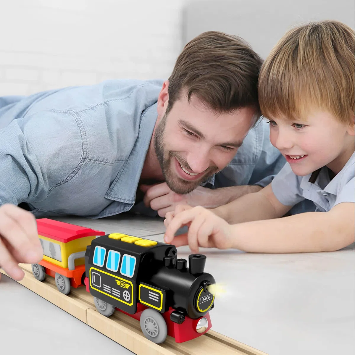 DxxD Trenino Elettrico per Bambini, Locomotiva ad Azione a Batteria con Suono e luce, Trenino Legno Giocattolo Bambino, Treno compatibile con Thomas Brio, Giocattolo Regali per Ragazze Ragazzi 3+ Anni