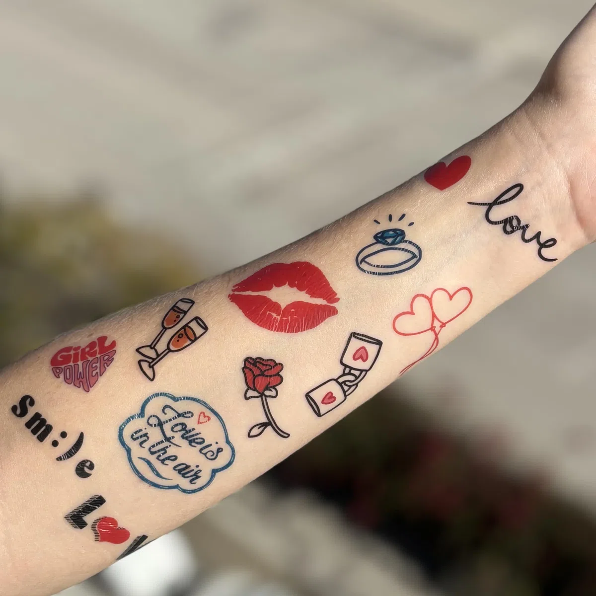 Tatuaggi Temporanei per Matrimoni - Oltre 130 Tatuaggi Temporanei per Matrimoni con Design Variati - Pezzi singoli pronti all'uso [Set in spagnolo]
