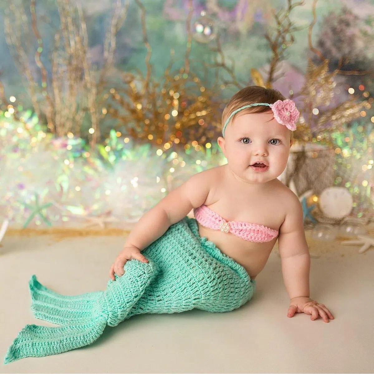 3 PCS Requisiti Fotografici per Neonati, Outfit da Sirena per Foto di Neonati, Set di Costumi da Sirena Fatto a Mano a Crochet, Include Corona, Reggiseno, Coda, Costume da Sirena per Bambini