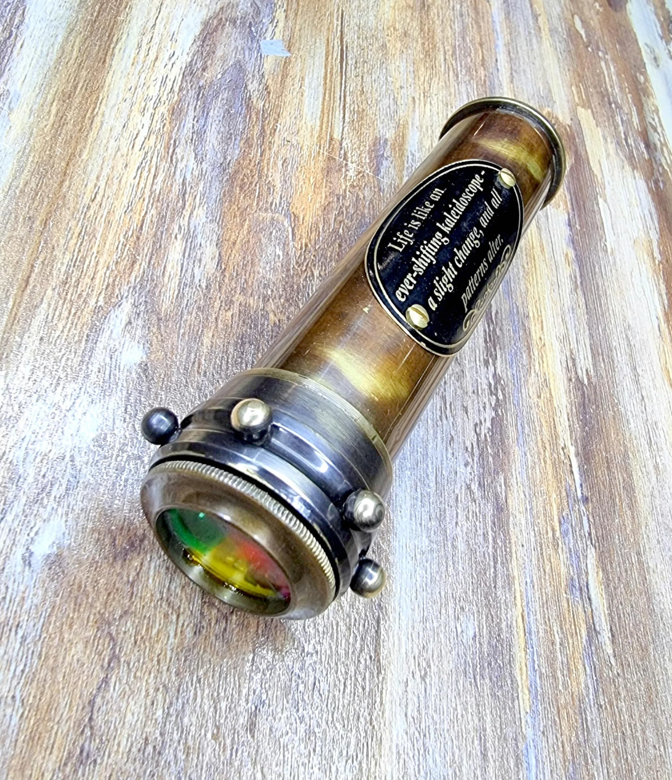Caleidoscopio anticato fatto a mano vintage patina Kaledoscopio con lente a specchio crea un fantastico design vibrante, un classico capolavoro di arte ottica