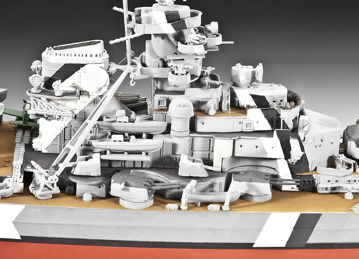 Revell 05098 - Battleship Bismarck Kit di Modello in Plastica, Scala 1:700