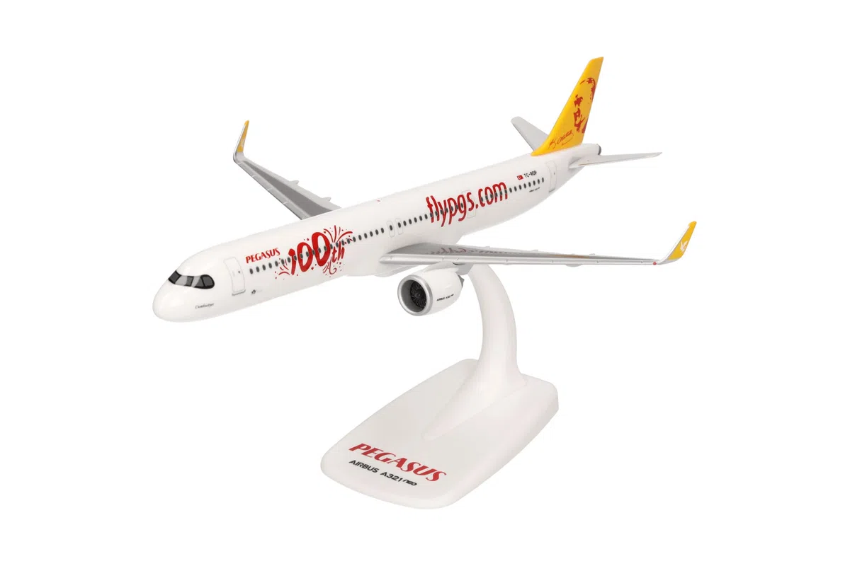herpa modello aereo Snap-Fit Airbus A321neo 100th Pegasus Airlines, miniatura in scala 1:200, pezzo da collezione, con supporto, plastica.