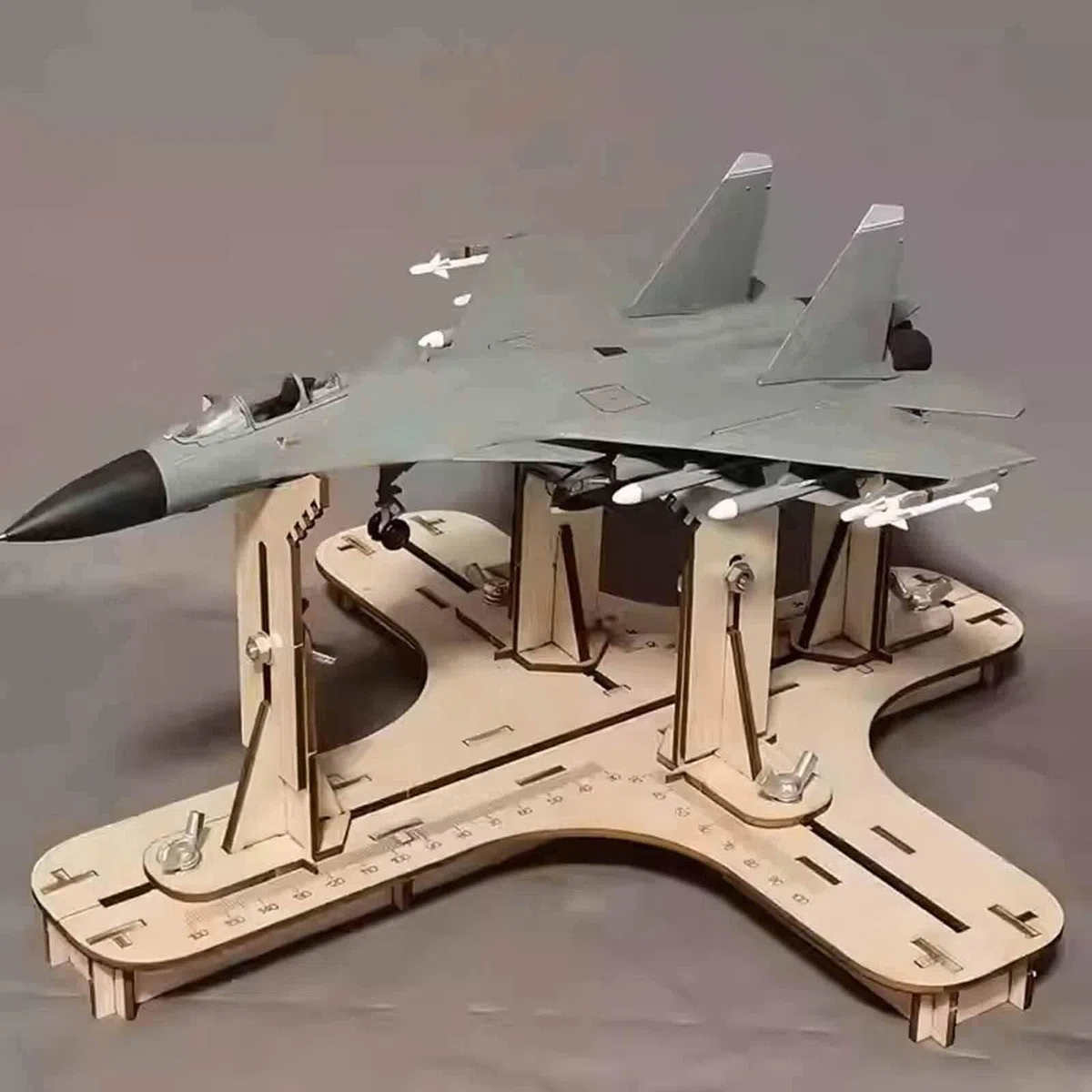 Supporto Portatile per Modelli di Aeroplani, Supporto per La Costruzione per Modellismo, Progettato per Aiutare a Dipingere E Invecchiare I Modelli di Aeroplani, 32 Cm X 30 Cm X 12