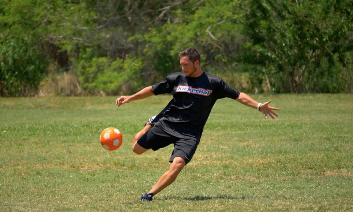 Kickerball Pallone con effetto che segna una traiettoria curva