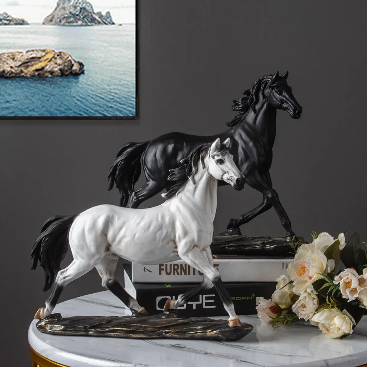 Cutfouwe Decorazione con Statua di Cavallo,Statuetta d'Arte di Cavallo in Resina in Piedi per scrivania di casa,Ufficio,libreria e armadietto del Vino,Ornamento,Nero