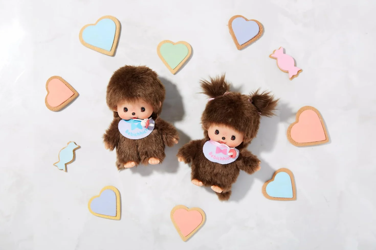 Sekiguchi 235540 - Original Bebichhichi Bambino, in Peluche Marrone, con Bavaglino, Circa 15 cm