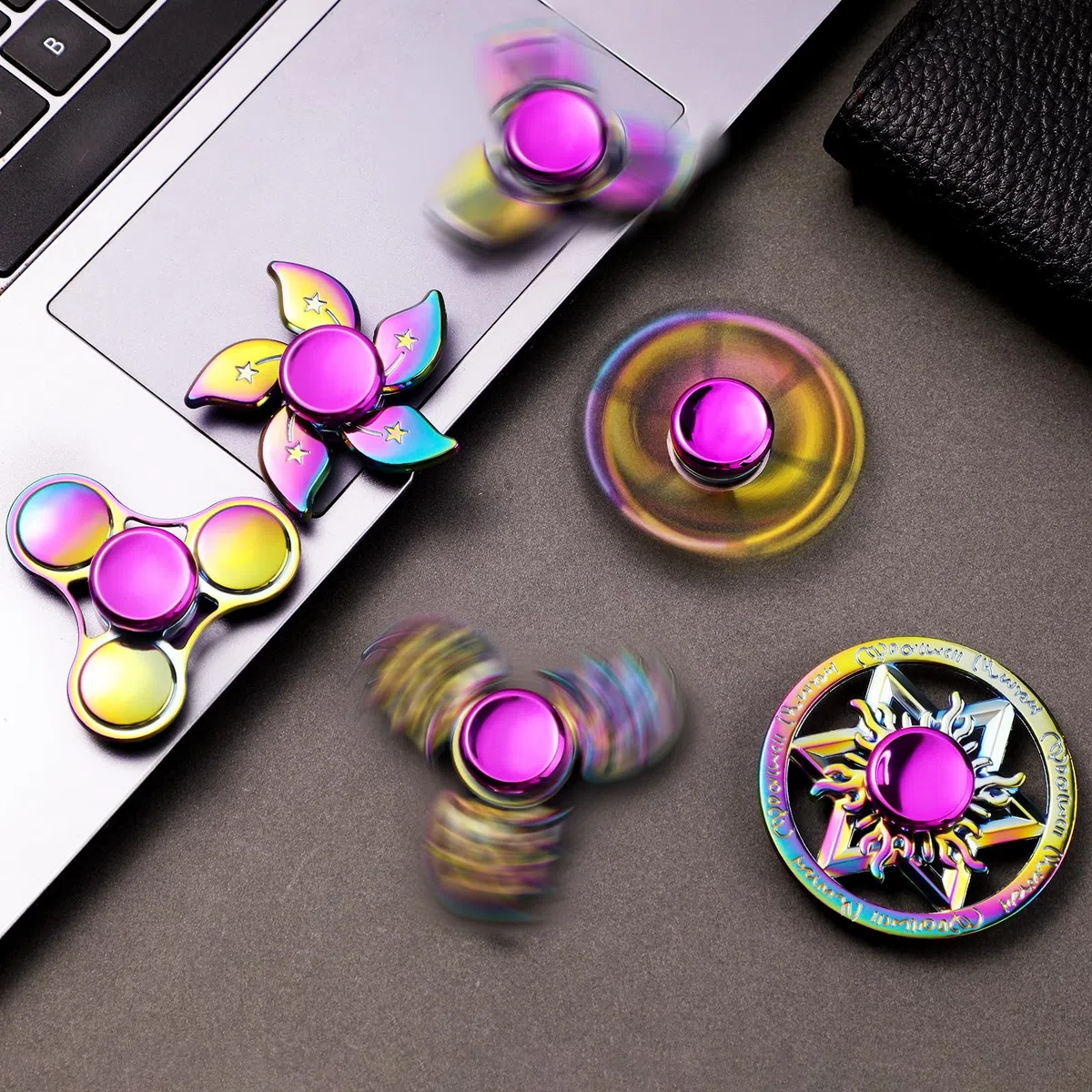 SCIONE 6 Pezzi Set di Fidget Spinner in Metallo – Giocattoli Sensoriali Lisci e Durevoli per Alleviare Stress e Ansia, Rotazione di 3-5 Minuti, per Bambini e Adulti (Colori Arcobaleno)