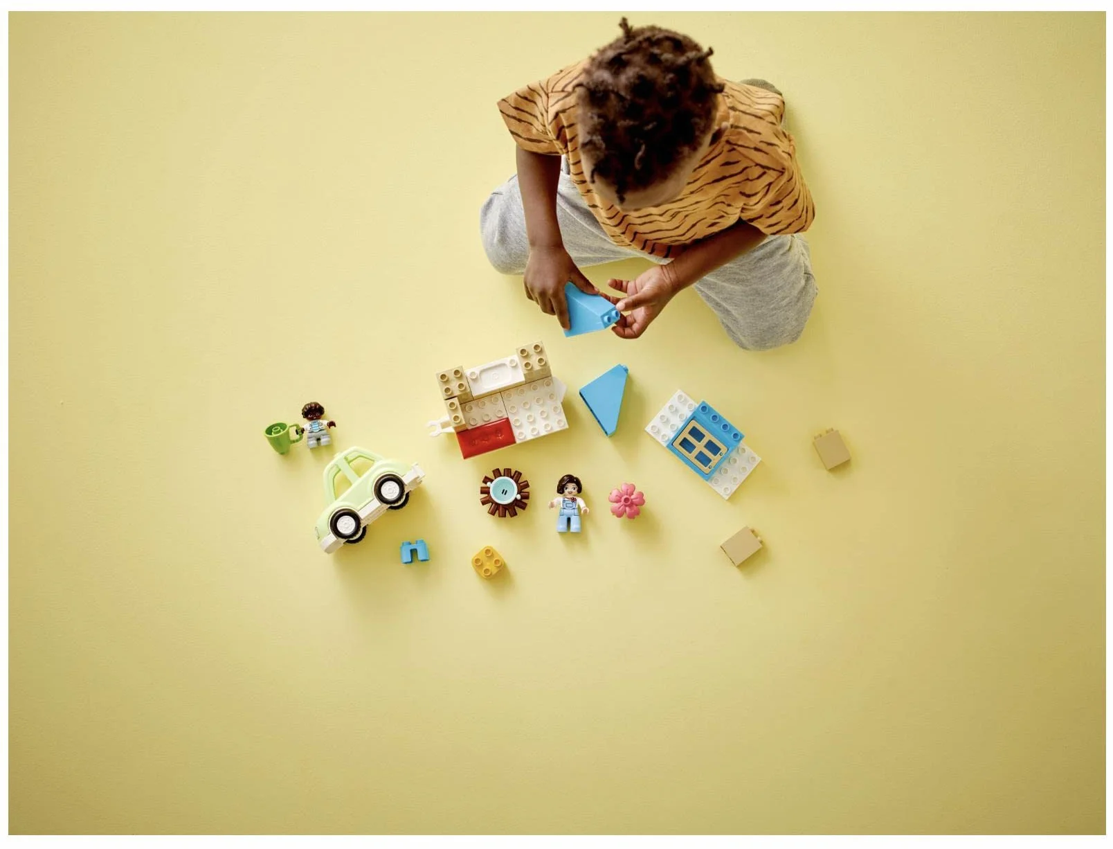 LEGO DUPLO Town Casa su Ruote, Set da Campeggio con Mattoncini Grandi e Figure, Macchina Giocattolo per Bambina e Bambino dai 2 Anni, Giochi Educativi 10986