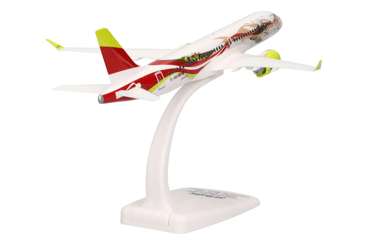 Herpa modello di aereo airBaltic Airbus A220-300 "50th A220" - YL-ABX, in scala 1:200 - Snap-Fit, pezzo da collezione, miniatura deco, statuetta con supporto in plastica
