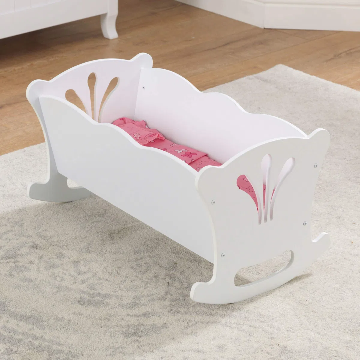 KidKraft Lil' Doll Culla per Bambole, Culla in Legno per Bambola, Mobili per Bambolotto con biancheria da culla inclusi, Giocattoli per Bambini, 60101