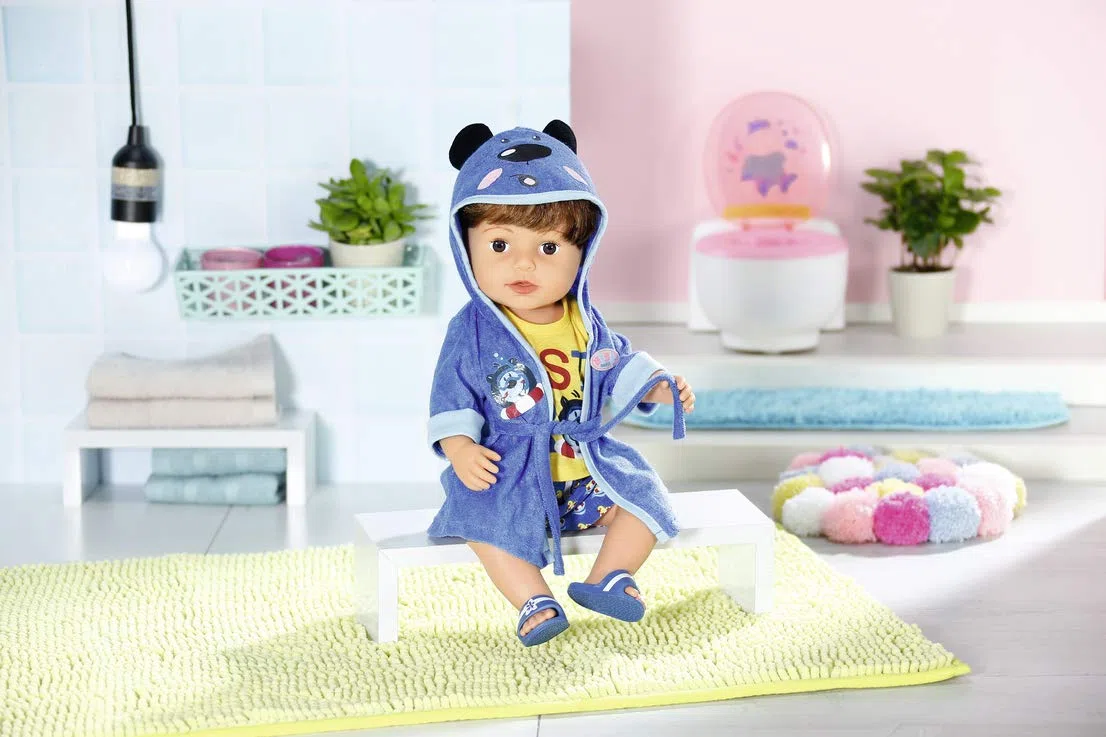 Zapf Creation Baby Born Bath Deluxe Outfit Bimbo 43 cm - per Bambini Dai 3 Anni in Su - Facile da Usare per Mani Piccole - Include Accappatoio, Pigiama 2 Pezzi e Tanto Altro,