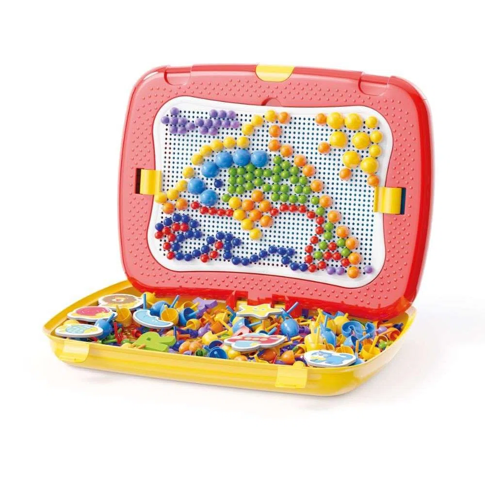 Quercetti Combi con Chiodini per Bambini, 48 Lettere Magnetiche e Pennarelli, Giochi Educativi 4 Anni 2 in 1 Lavagnetta Cancellabile Bambini 4-8 Anni, Sviluppa creatività e Motricità Fine