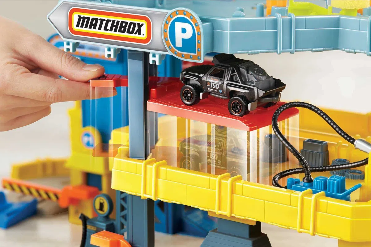 Matchbox Garage a 4 Livelli, Playset con Veicolo Incluso, Giocattolo per Bambini 3+ Anni, Multicolore, CJM67